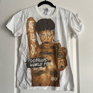 Rihanna US Small 2013 Diamonds World Tour Concert Shirt